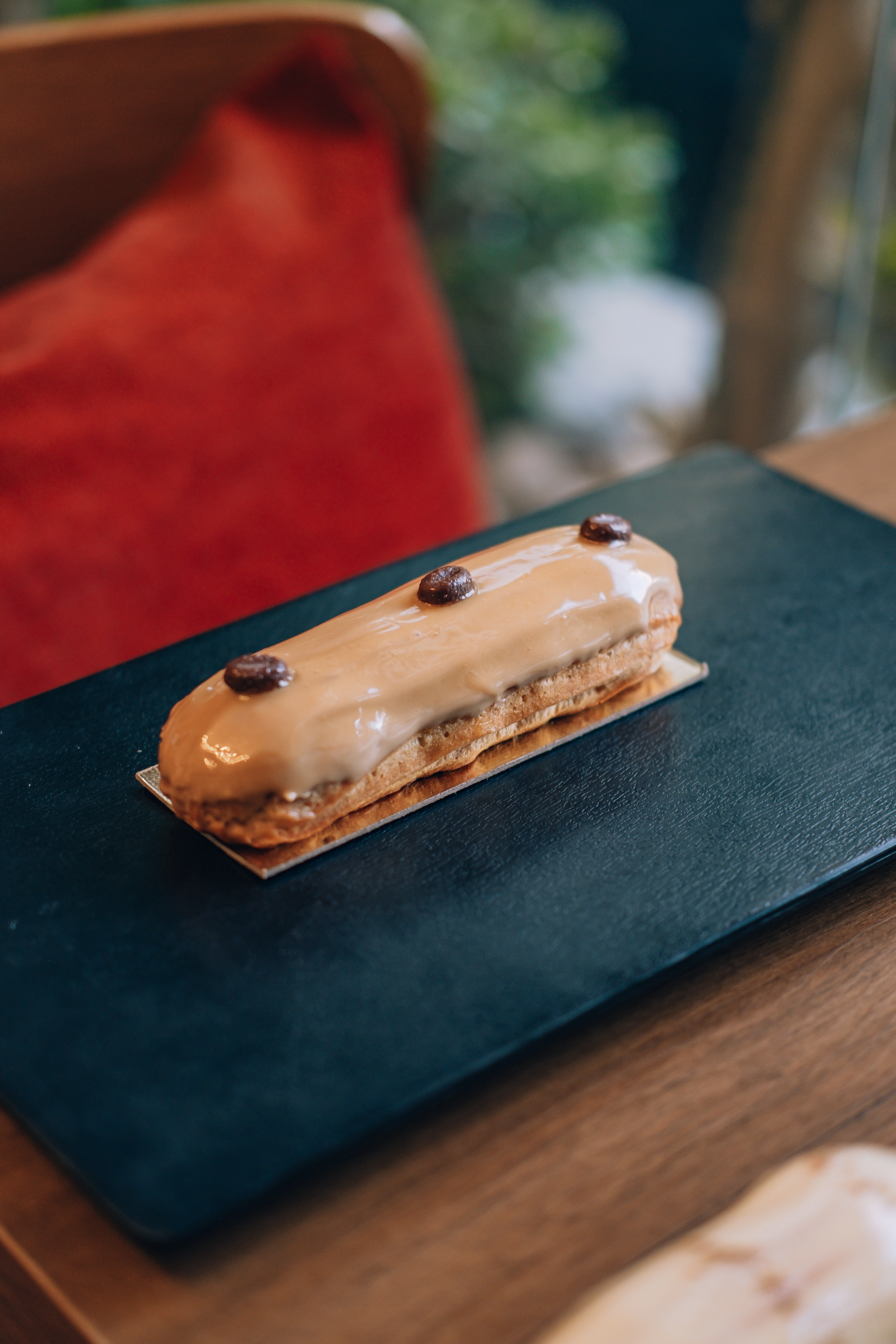 An eclair, finished with care
